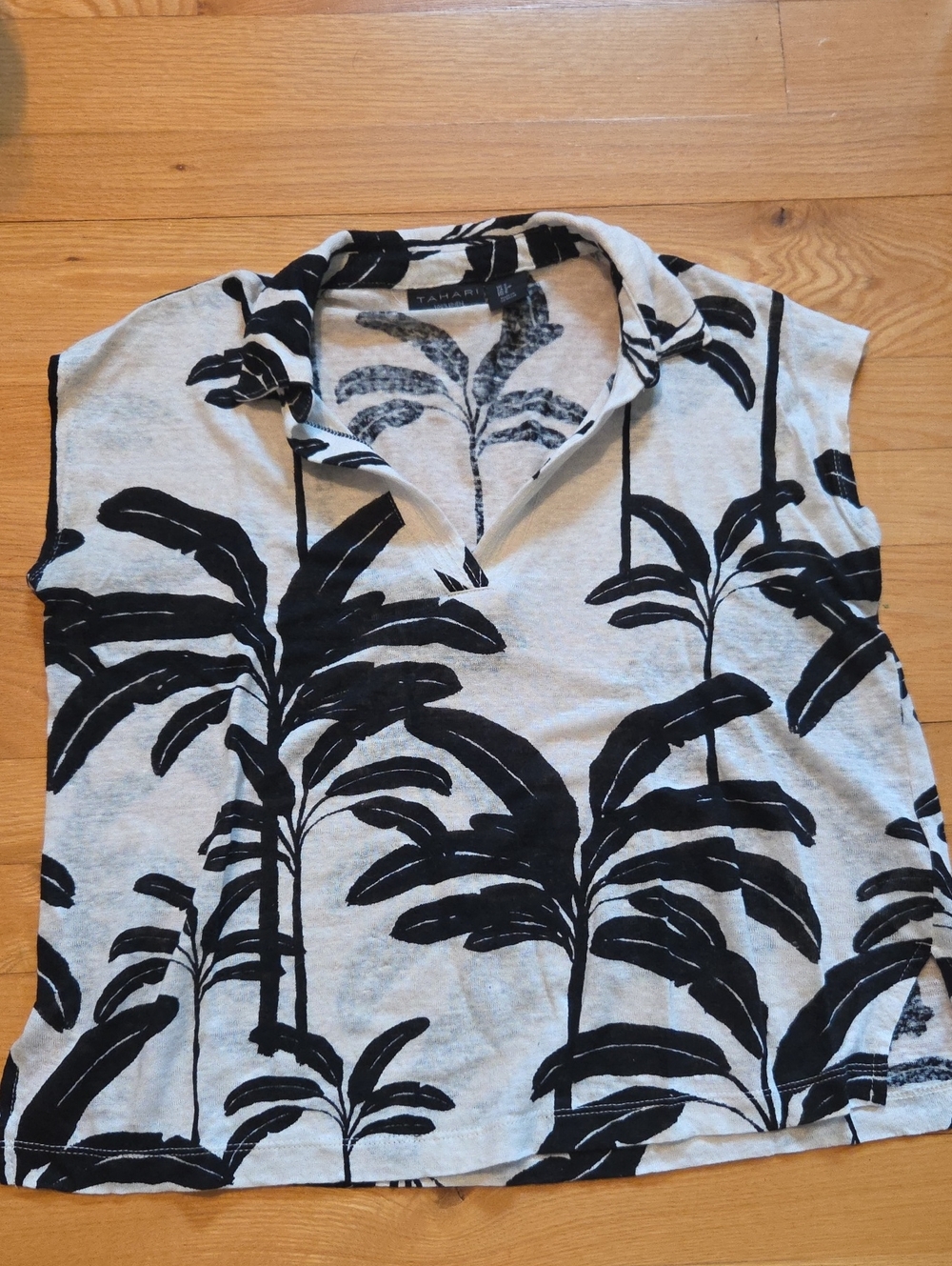 Tahari Black & White Palm-Print Sleeveless Collared Camisole